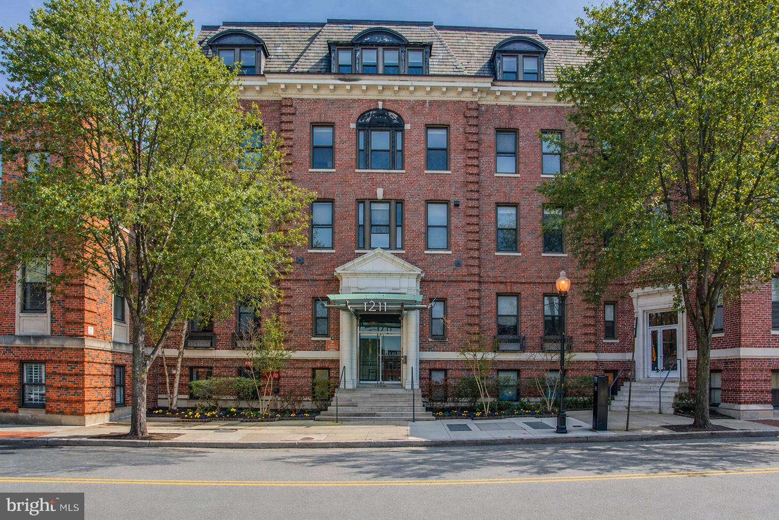 Updated condo- 2 level unit w/ 2 BR 2 BA