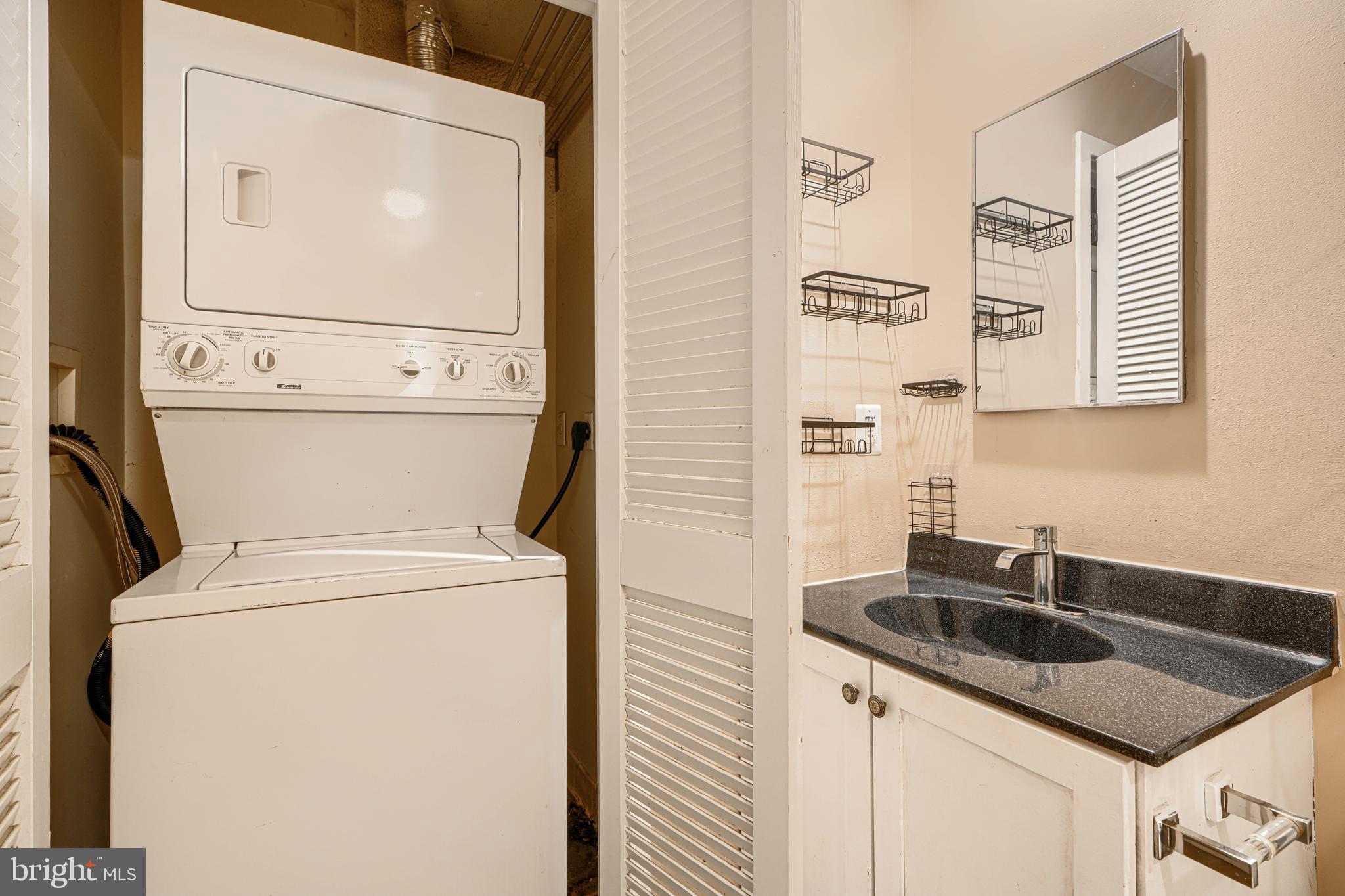 1211 Light Street, Unit 103 Baltimore, MD 21230 - Photo 17 of 27 Washer /dryer in unit