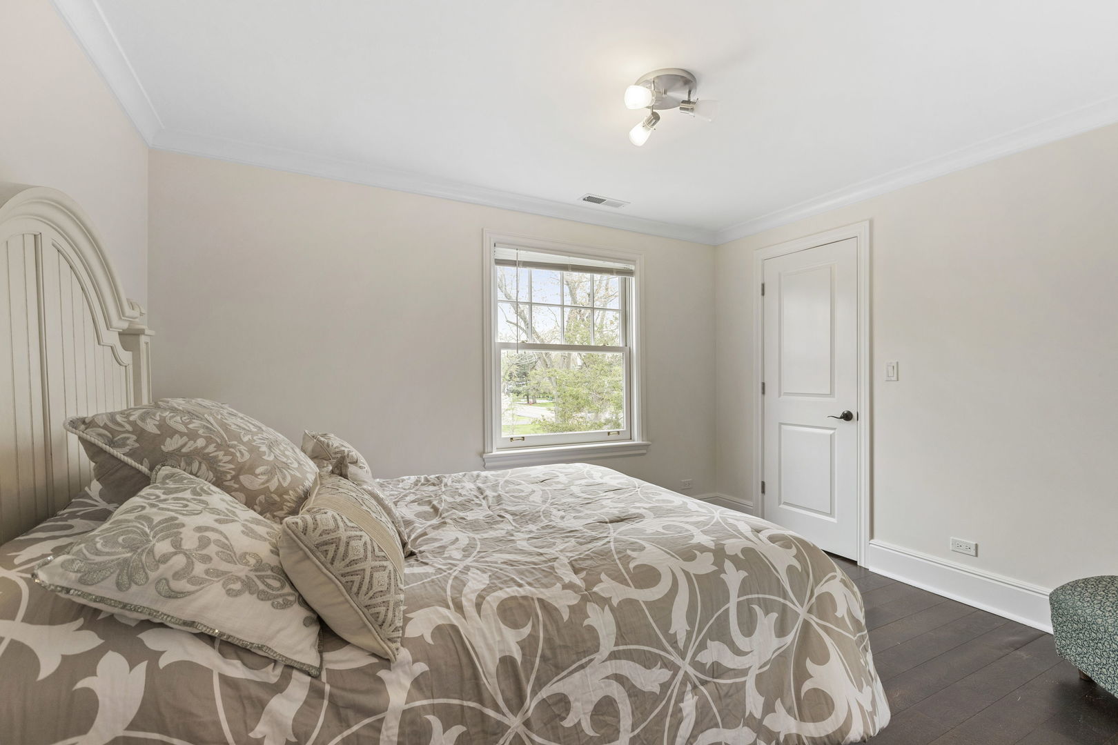 91 Wagner Road Northfield, IL 60093 - Photo 23 of 32 a bedroom with a bed and a window
