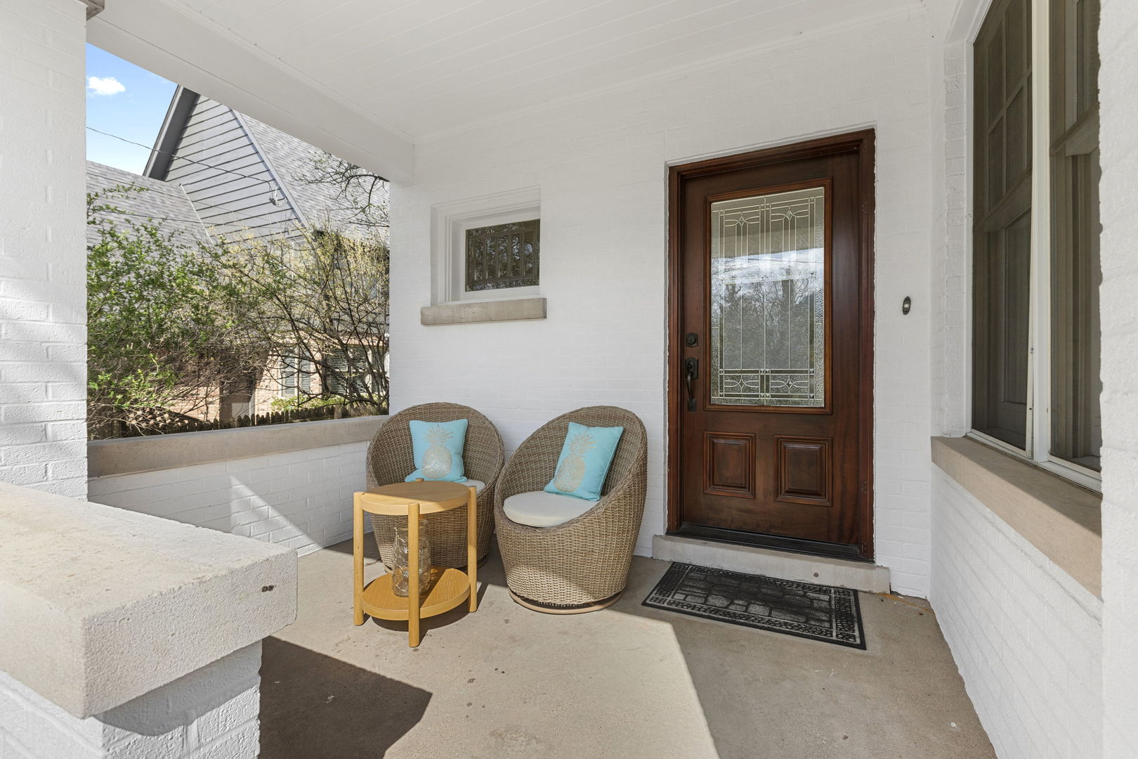 91 Wagner Road Northfield, IL 60093 - Photo 3 of 32 a living room with patio furniture and a window