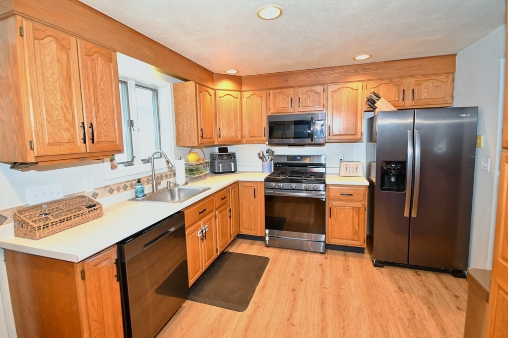 24 1st Street Amesbury, MA 01913 - Photo 4 of 39