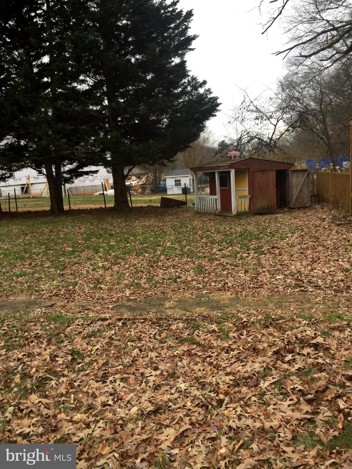7901 Brooklyn Bridge Road Laurel, MD 20707 - Photo 29 of 30 Shed Yellow & Red