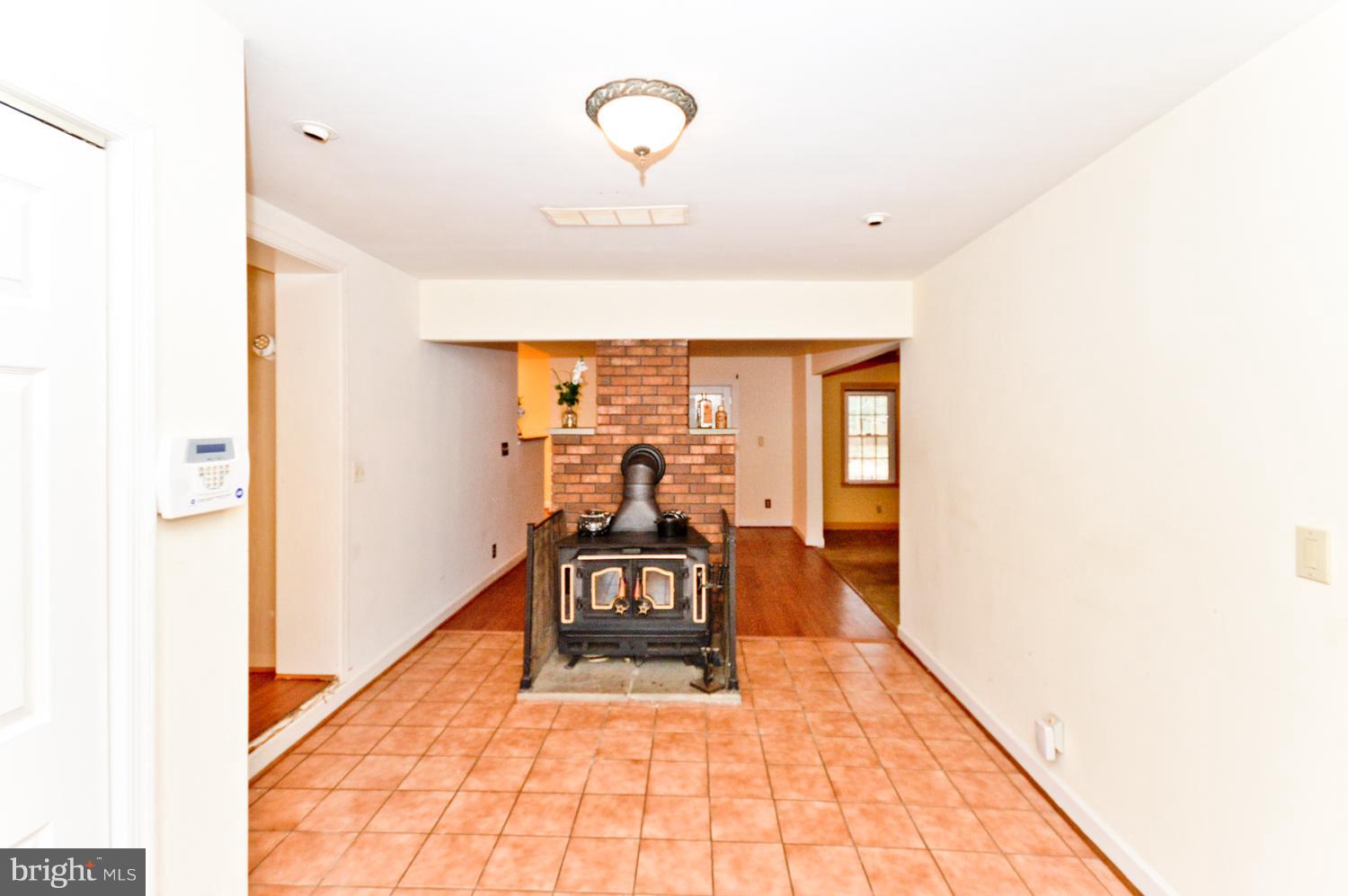 7901 Brooklyn Bridge Road Laurel, MD 20707 - Photo 4 of 30 Foyer