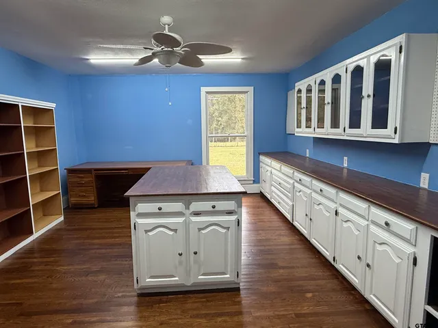 a view of livingroom with furniture and windows