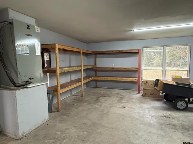 a view of a house with backyard and garden