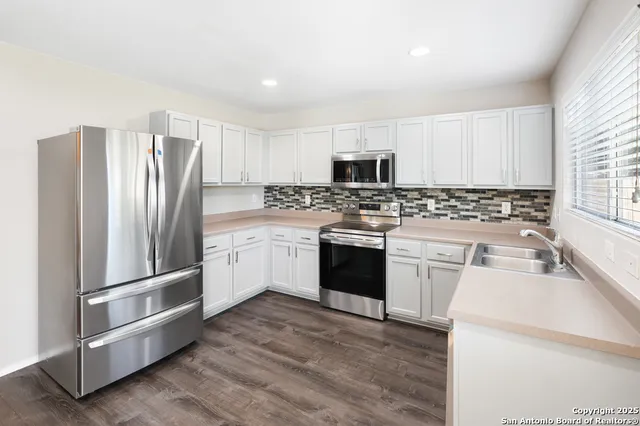 $2,000 | 16502 Retama Crown, Selma, TX 78154