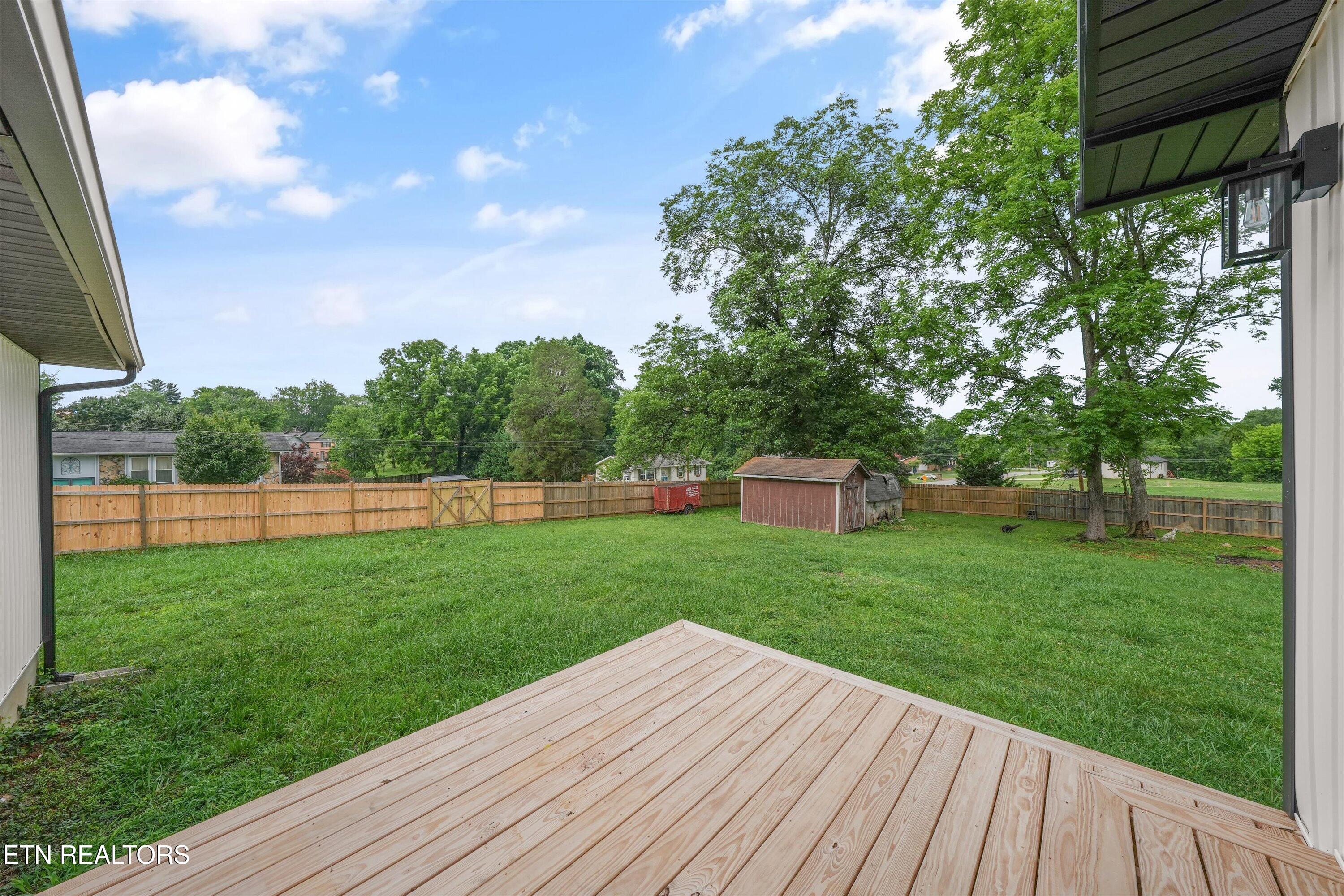 201 Wakefield Road Knoxville, TN 37922 - Photo 32 of 35 14-201 Wakefield Rd15
