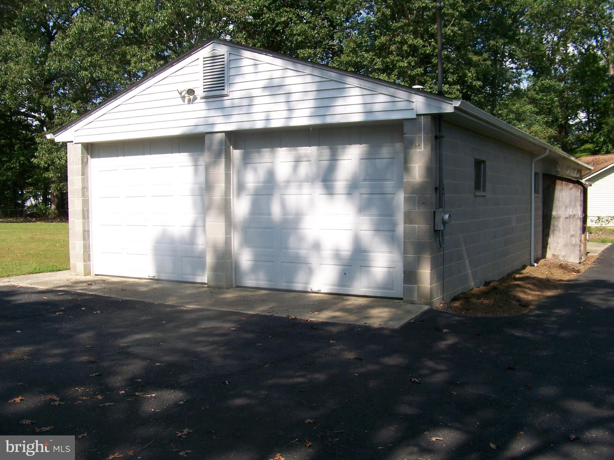 6225 Ripley Road La Plata, MD 20646 - Photo 4 of 41 Front of Garage