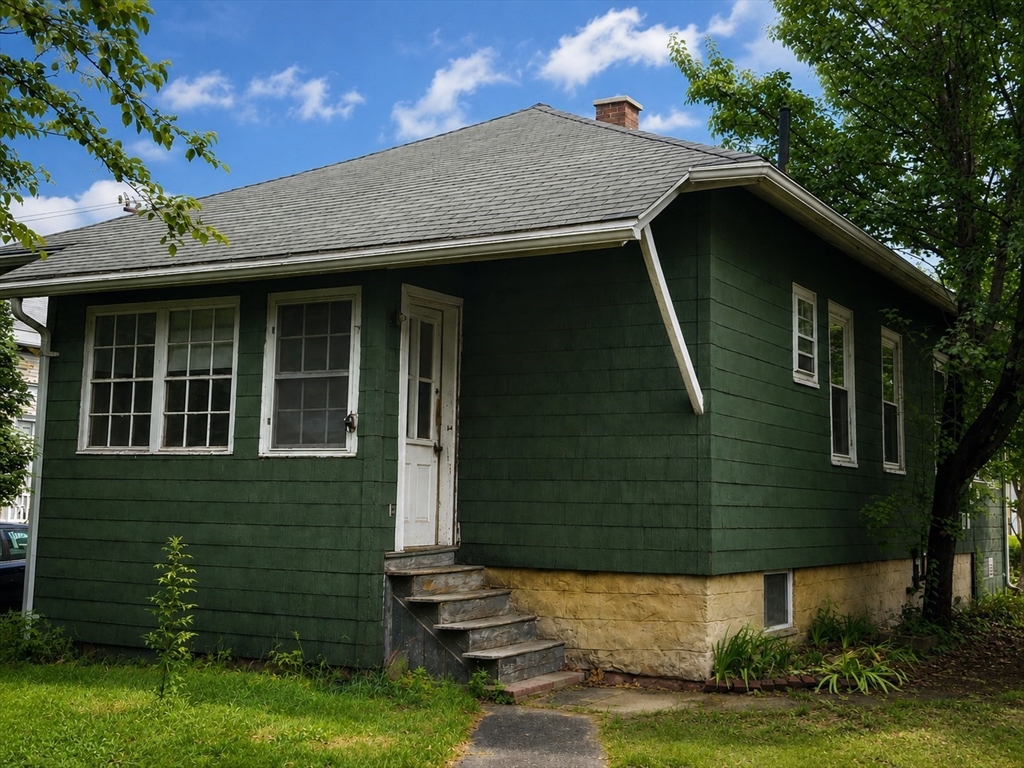 79 Thaddeus Street Chicopee, MA 01020 - Photo 3 of 4