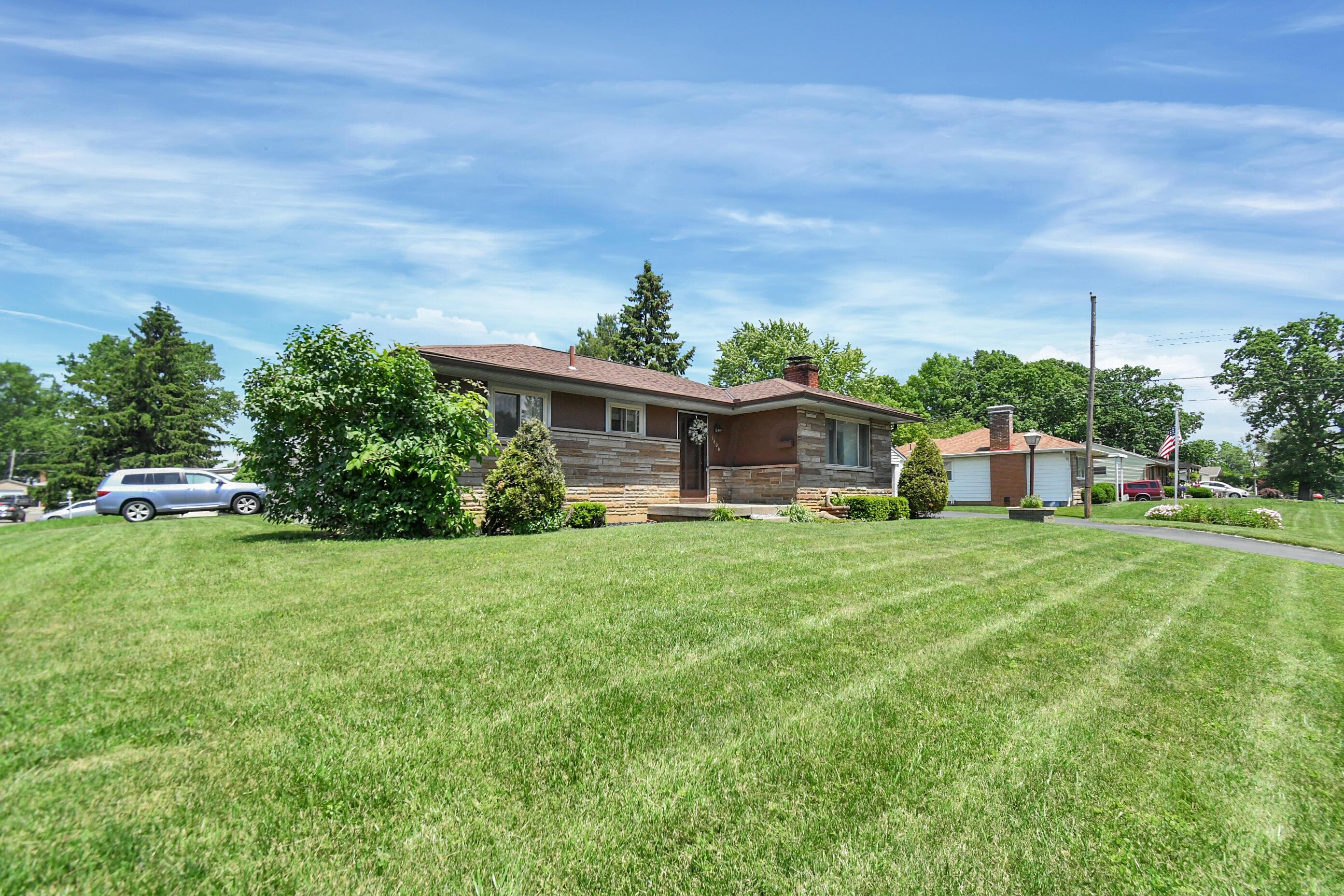 1606 Sale Road Columbus, OH 43224 - Photo 4 of 26 DSC_2311