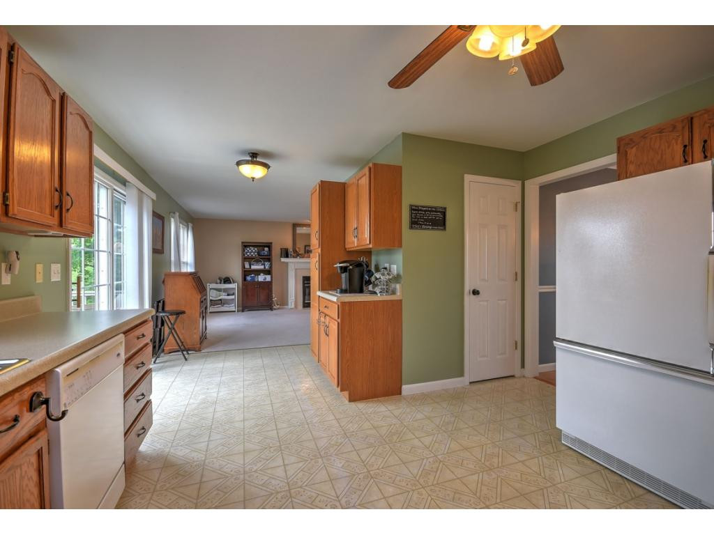 194 Dean Archer Road Jonesborough, TN 37659 - Photo 12 of 35 Kitchen 4