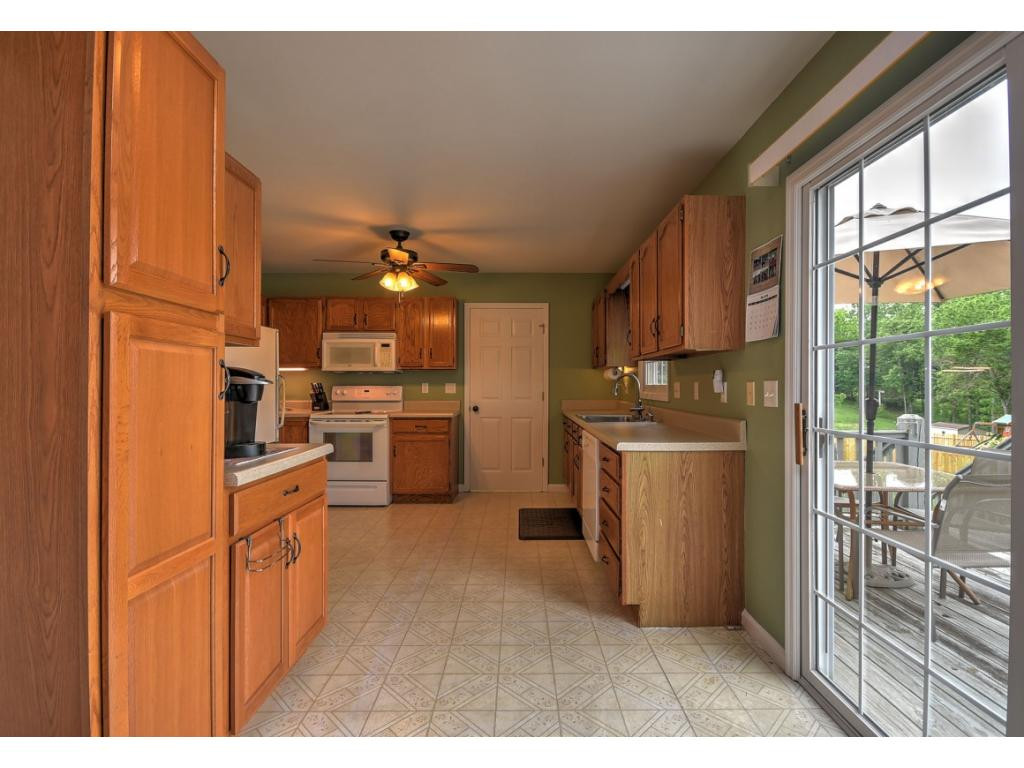 194 Dean Archer Road Jonesborough, TN 37659 - Photo 13 of 35 Kitchen 5
