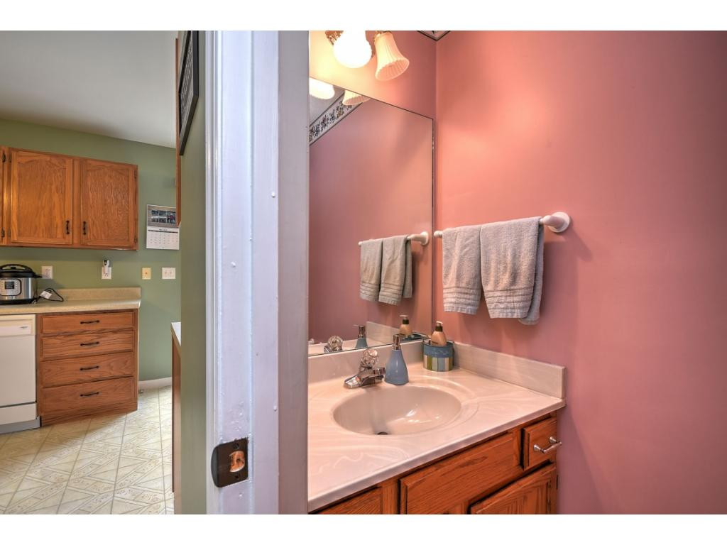 194 Dean Archer Road Jonesborough, TN 37659 - Photo 14 of 35 Downstairs half bath
