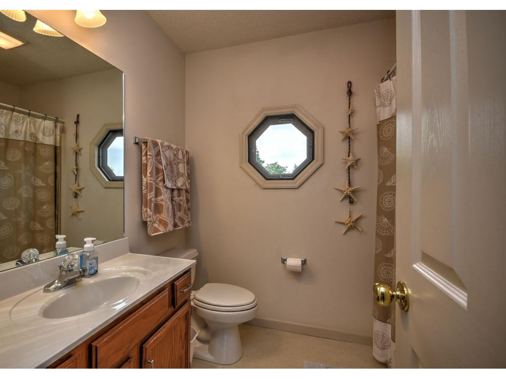 194 Dean Archer Road Jonesborough, TN 37659 - Photo 26 of 35 Upstairs Bath 2 View 1
