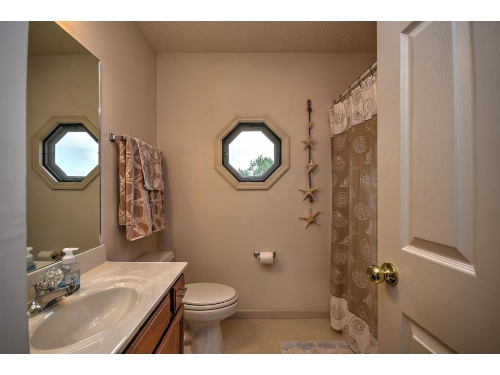 194 Dean Archer Road Jonesborough, TN 37659 - Photo 27 of 35 Upstairs Bath 2 View 2
