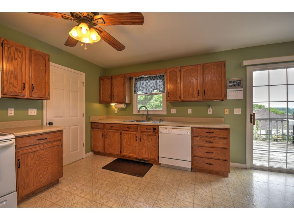 194 Dean Archer Road Jonesborough, TN 37659 - Photo 10 of 35 Kitchen 2