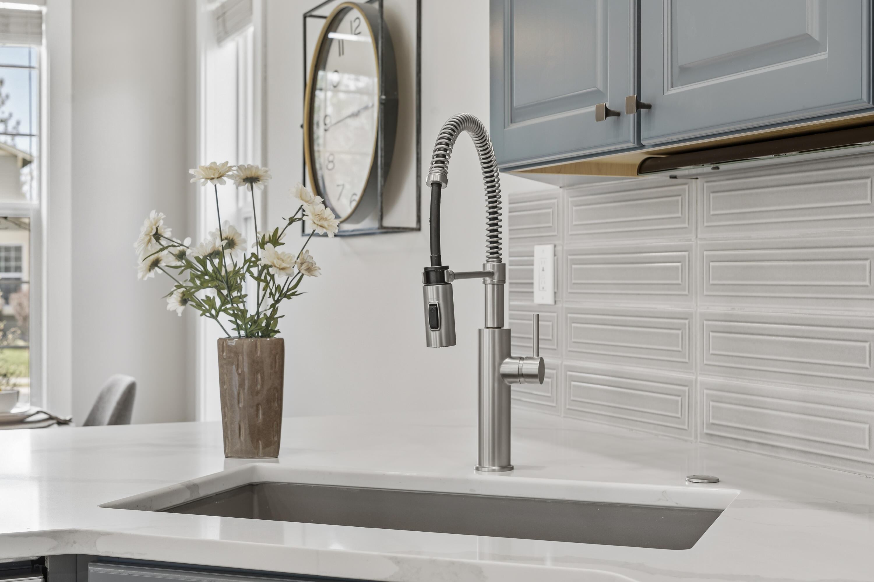 61425 Davis Lake Loop Bend, OR 97702 - Photo 17 of 51 32-Kitchen