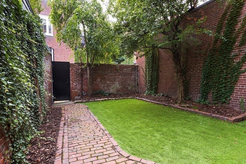 62 Chestnut Street Boston, MA 02108 - Photo 4 of 18 a backyard of a house with lots of green space
