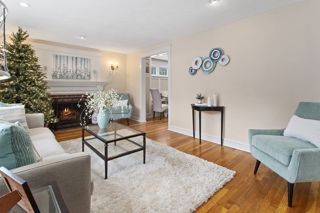 16 Saunders Road Lynnfield, MA 01940 - Photo 2 of 33 Gallery Image 2