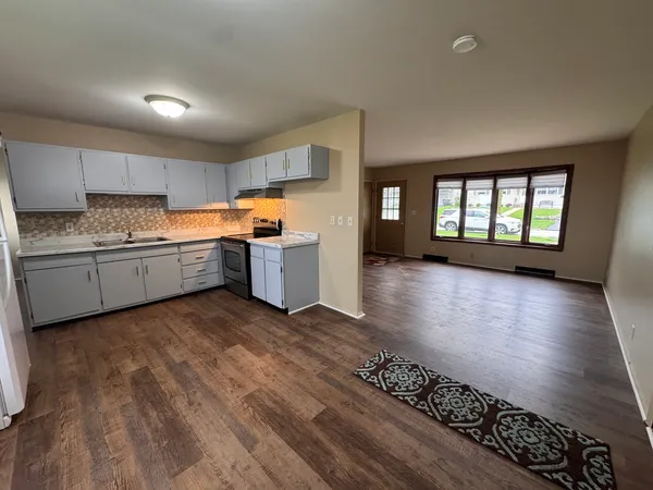 $1,700 | 757 Watson Drive, Genoa, IL 60135