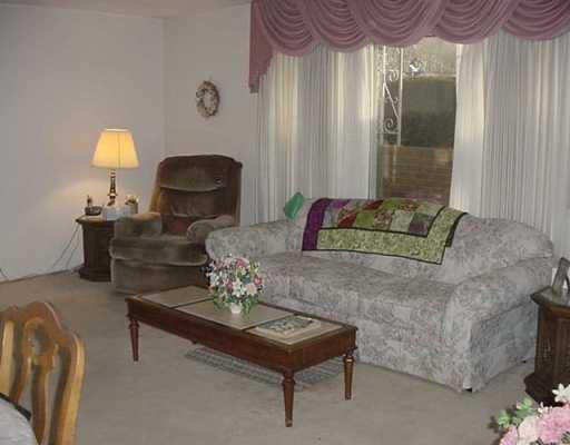 222 Coraopolis Road, Unit 1 Coraopolis, PA 15108 - Photo 3 of 6 Living Room.