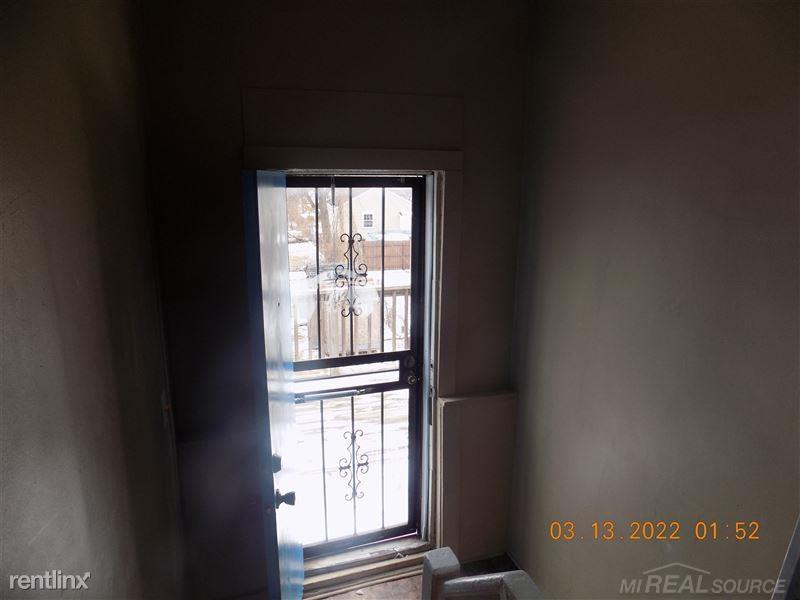 14540 East 9 Mile Road, Unit 2 Eastpointe, MI 48021 - Photo 7 of 10