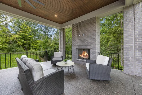 $4,366,700 | 48000 West 8 Mile Road West, Northville, MI 48167