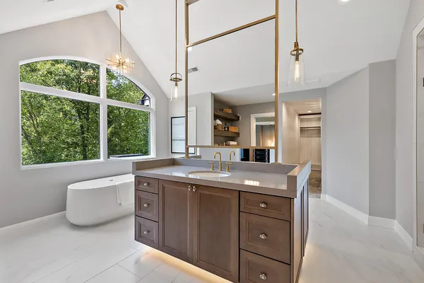 $4,366,700 | 48000 West 8 Mile Road West, Northville, MI 48167