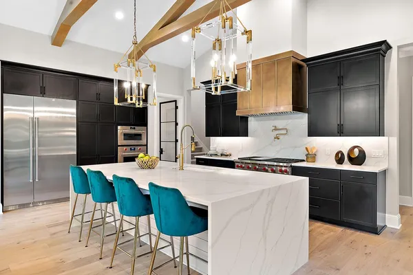 $4,366,700 | 48000 West 8 Mile Road West, Northville, MI 48167