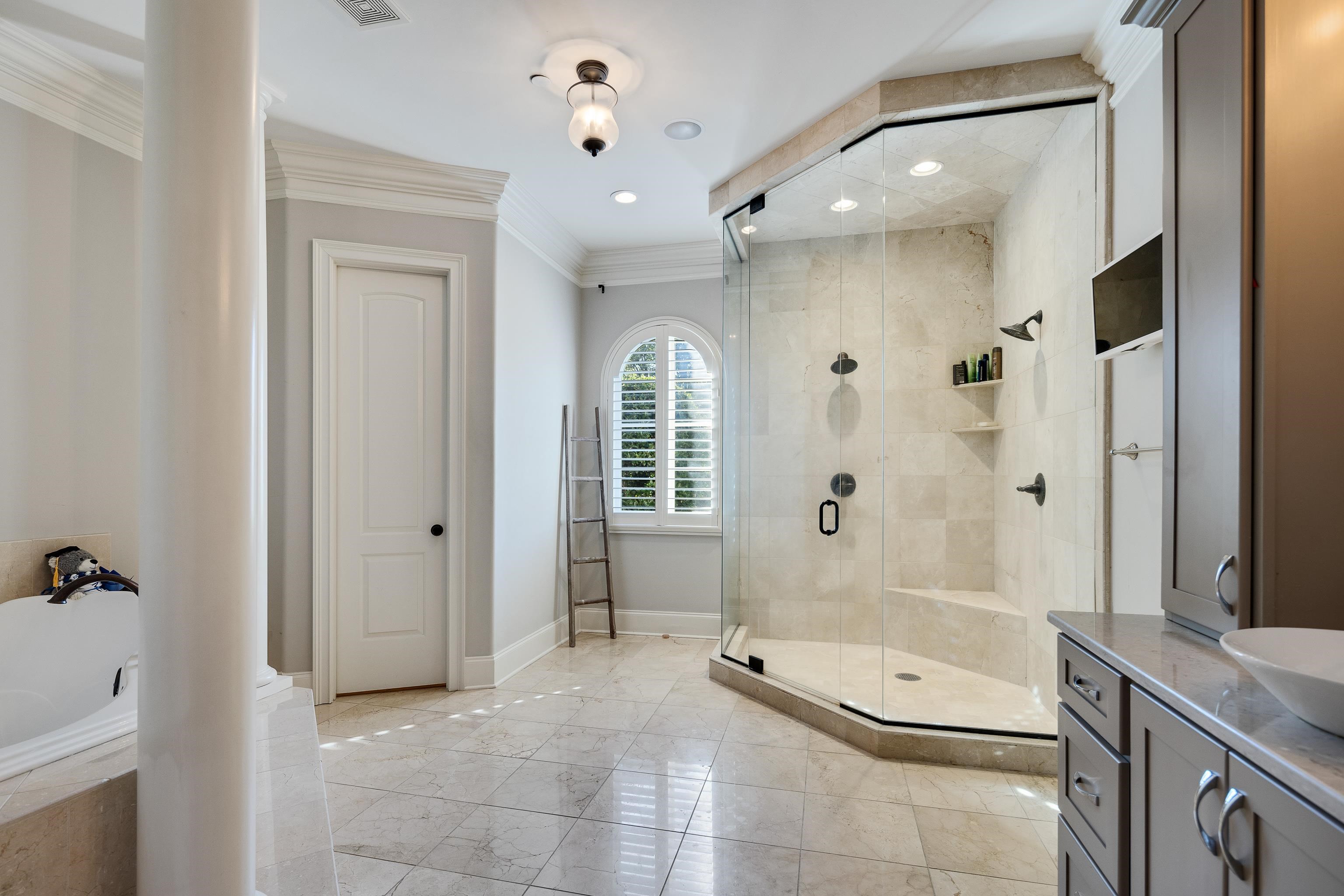 3246 Hollow Creek Road Germantown, TN 38138 - Photo 27 of 40 a bathroom with a tub sink toilet and shower