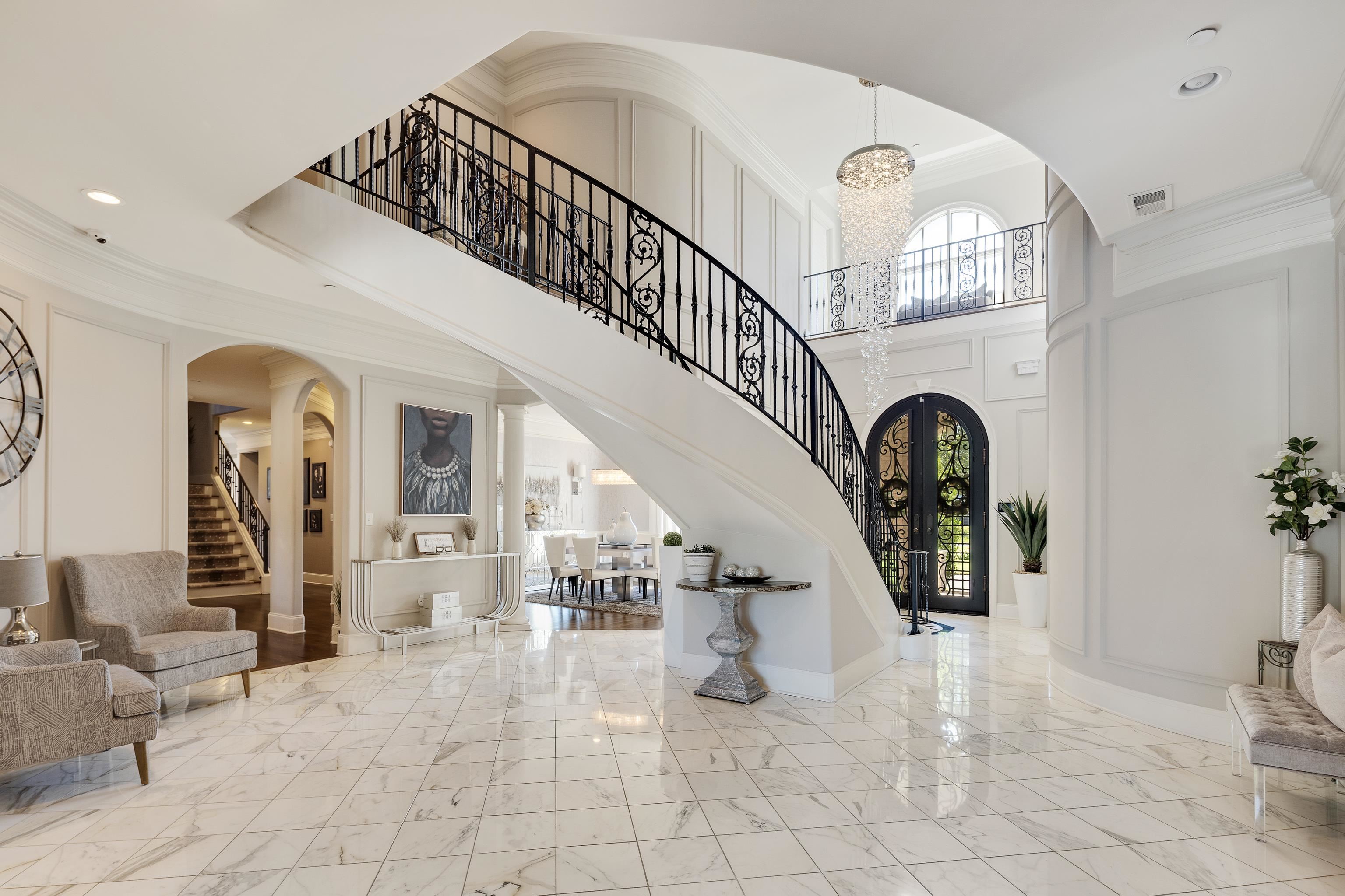 3246 Hollow Creek Road Germantown, TN 38138 - Photo 9 of 40 a view of entryway and hall with a front door