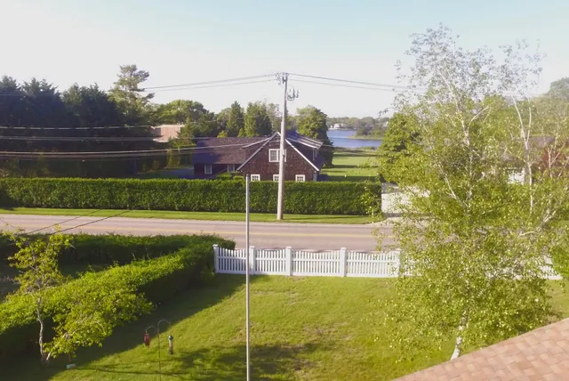 $1,400,000 | 4362 Noyack Road, Sag Harbor, NY 11963