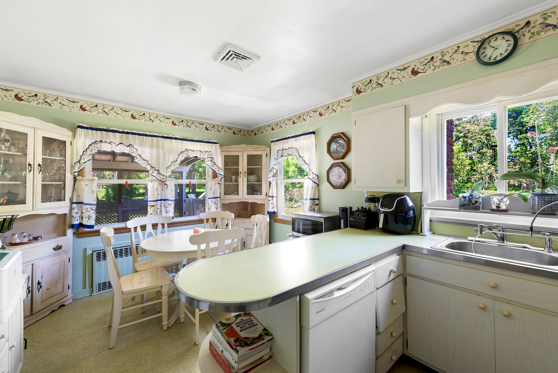 4362 Noyack Road Sag Harbor, NY 11963 - Photo 6 of 12