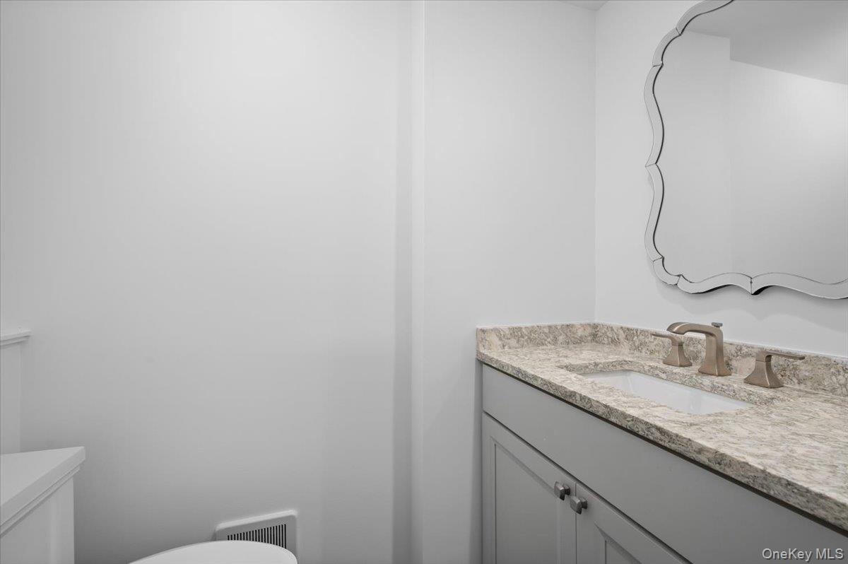 8 Fairlawn Parkway Rye Brook, NY 10573 - Photo 17 of 25 Powder Room