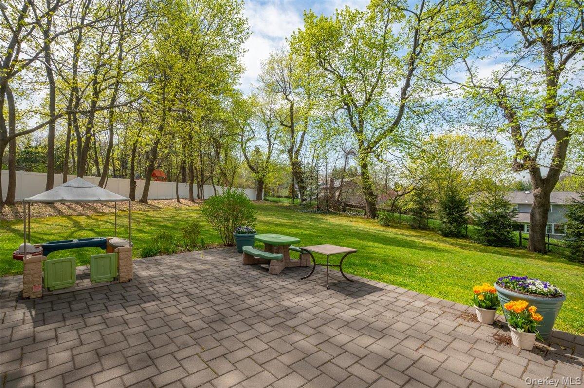 8 Fairlawn Parkway Rye Brook, NY 10573 - Photo 20 of 25 Patio which is right off the Family Room