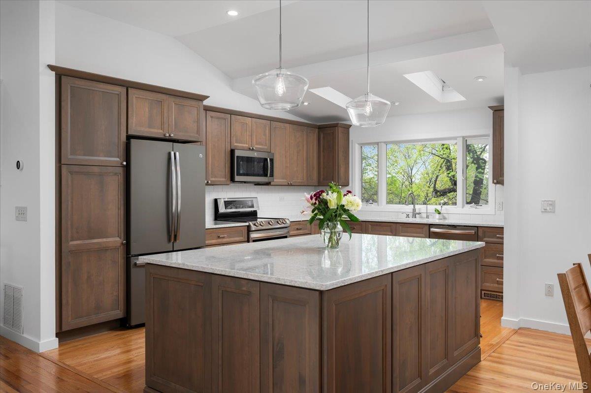 8 Fairlawn Parkway Rye Brook, NY 10573 - Photo 6 of 25 Gourmet Kitchen with a huge Island