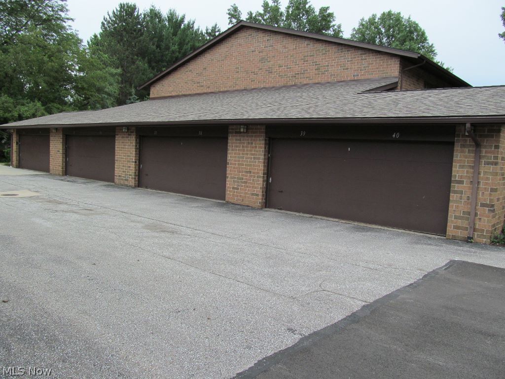 22962 Maple Ridge Road, Unit 102 North Olmsted, OH 44070 - Photo 12 of 16 Gallery Image 12