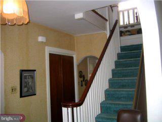 527 East Manoa Road Havertown, PA 19083 - Photo 3 of 6