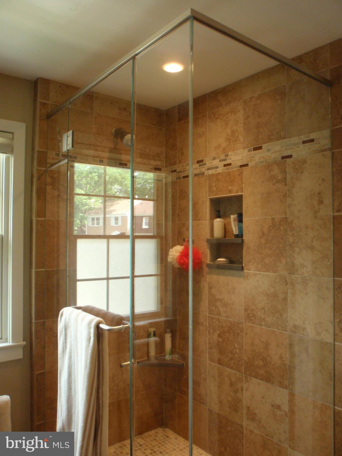1858 Golf View Court Reston, VA 20190 - Photo 14 of 30 Bath (Master)
