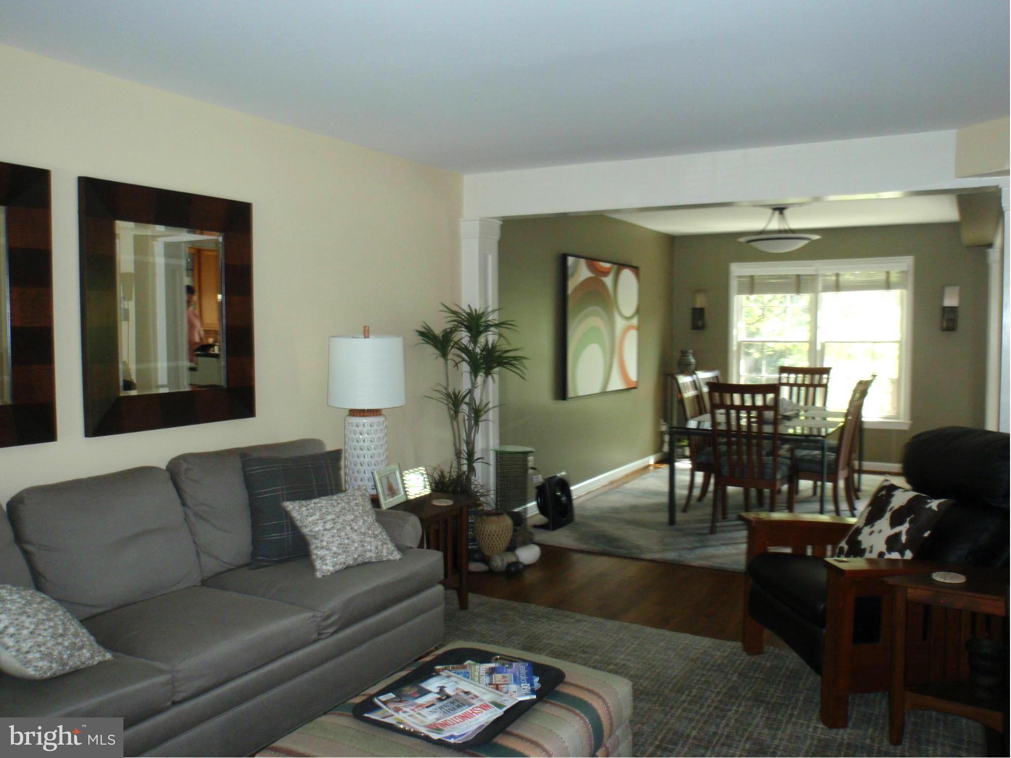 1858 Golf View Court Reston, VA 20190 - Photo 3 of 30 Living Room
