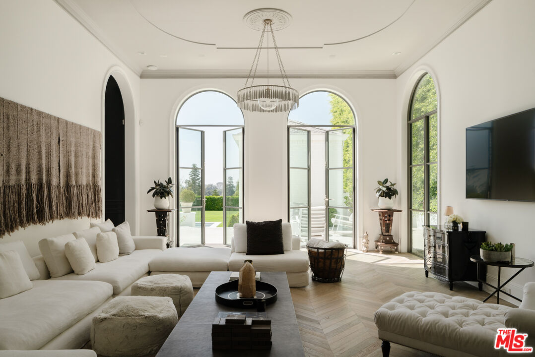 227 North Tigertail Road Los Angeles, CA 90049 - Photo 14 of 42 a living room with furniture fireplace and flat screen tv