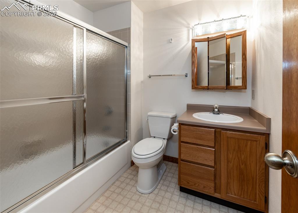 6185 Sayres Road Colorado Springs, CO 80927 - Photo 28 of 50 a bathroom with a toilet sink and shower