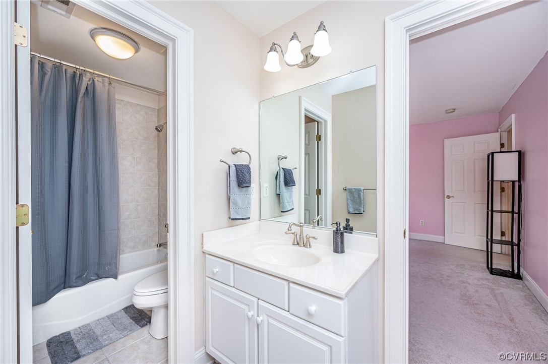 1787 South Dover Pointe Road Henrico, VA 23238 - Photo 28 of 48 Upstairs Bathroom w/ separate sink area & connect to 2 bedrooms