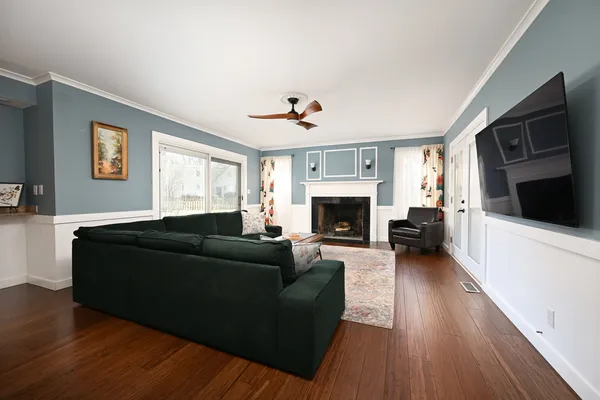 $899,900 | 5N300 Powis Road, Wayne, IL 60184