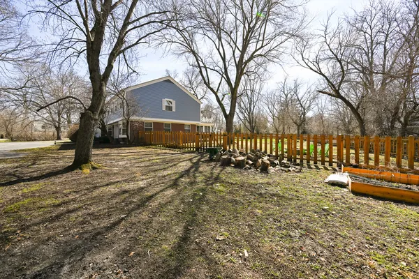 $899,900 | 5N300 Powis Road, Wayne, IL 60184