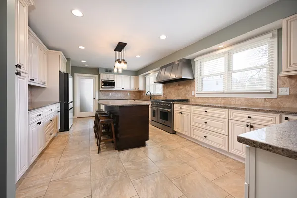 $899,900 | 5N300 Powis Road, Wayne, IL 60184