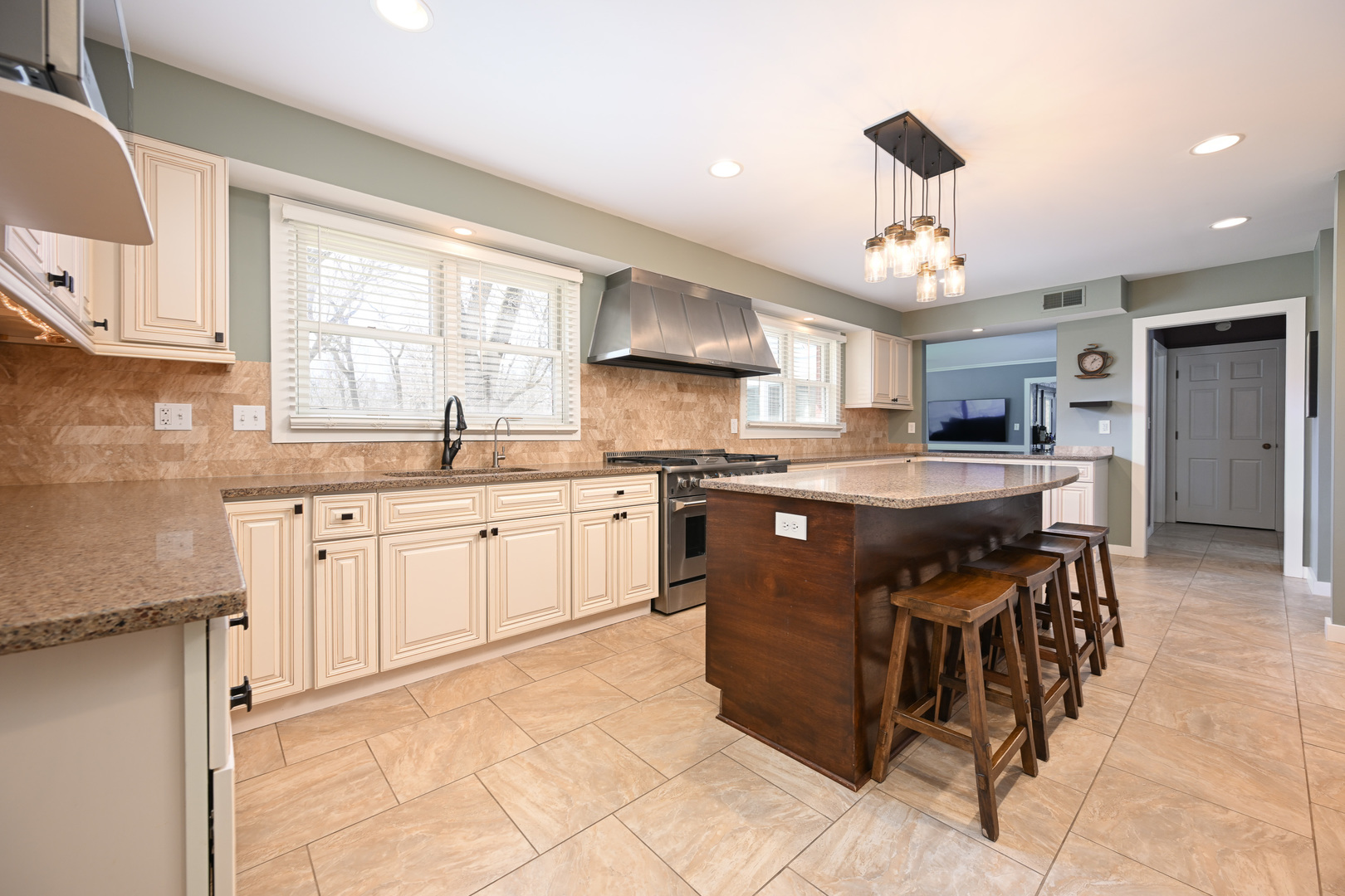 5N300 Powis Road Wayne, IL 60184 - Photo 6 of 42