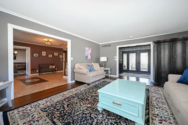 $899,900 | 5N300 Powis Road, Wayne, IL 60184