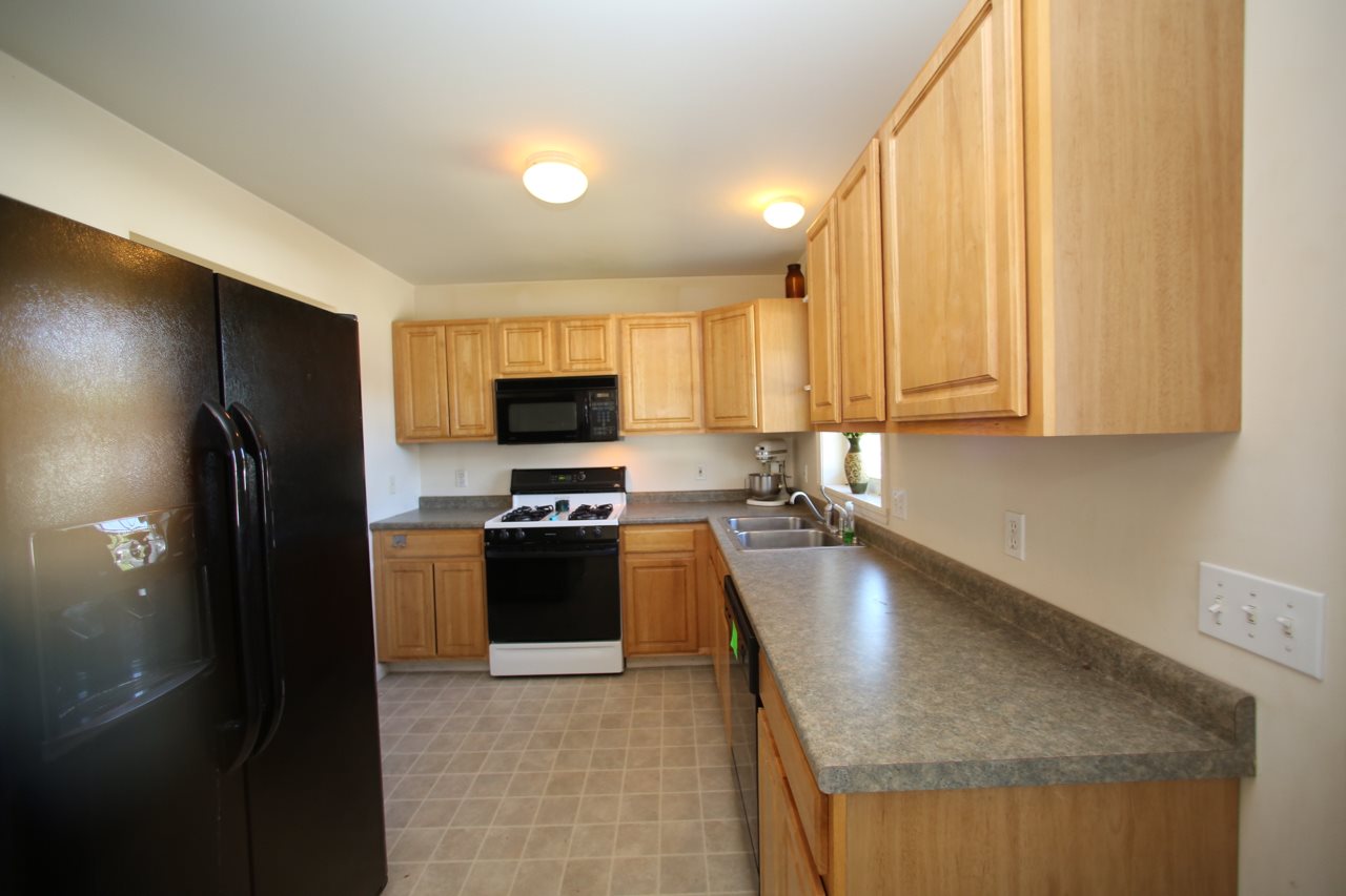 48 Colonial Road, Unit 102 Fairfax, VT 05454 - Photo 11 of 24