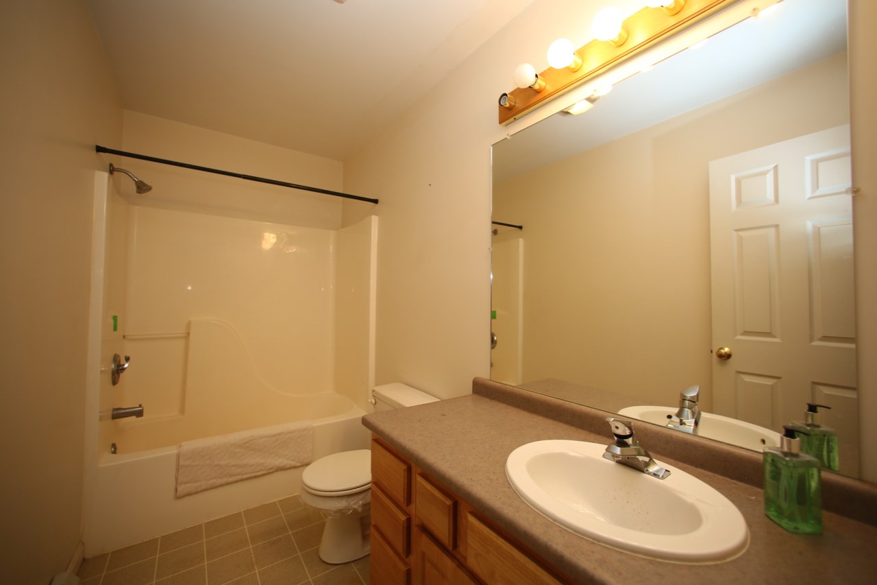 48 Colonial Road, Unit 102 Fairfax, VT 05454 - Photo 18 of 24